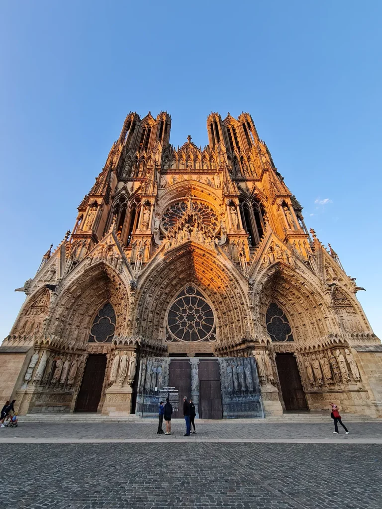 Notre-Dame de Reims, qui sono stati incoronati 33 re di Francia